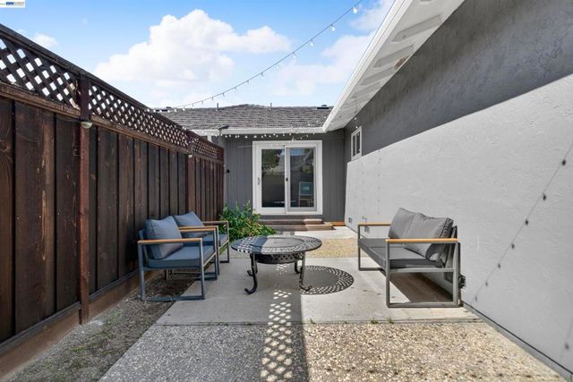 956 W Hacienda, Campbell, CA 95008
