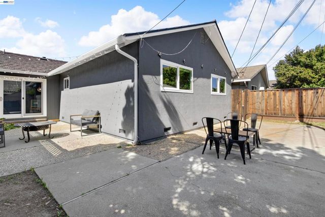 956 W Hacienda, Campbell, CA 95008