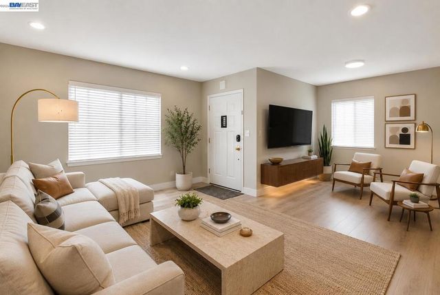 956 W Hacienda, Campbell, CA 95008