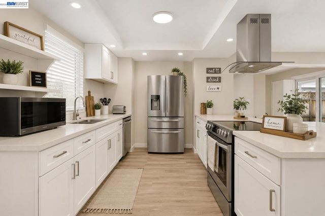 956 W Hacienda, Campbell, CA 95008