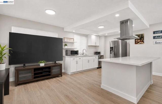 956 W Hacienda, Campbell, CA 95008