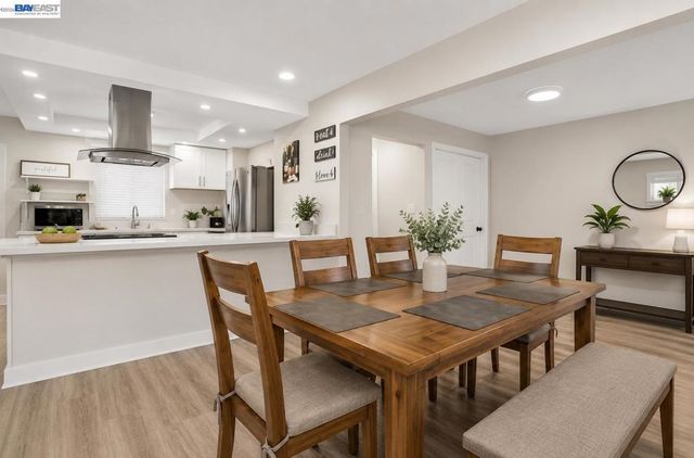 956 W Hacienda, Campbell, CA 95008
