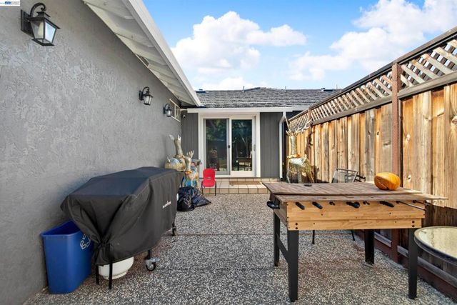 956 W Hacienda, Campbell, CA 95008