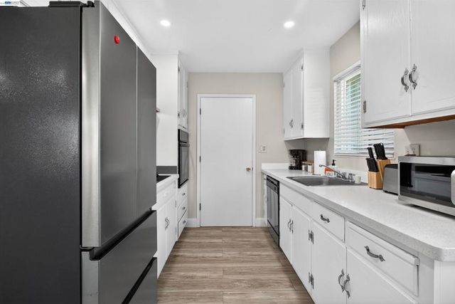 956 W Hacienda, Campbell, CA 95008