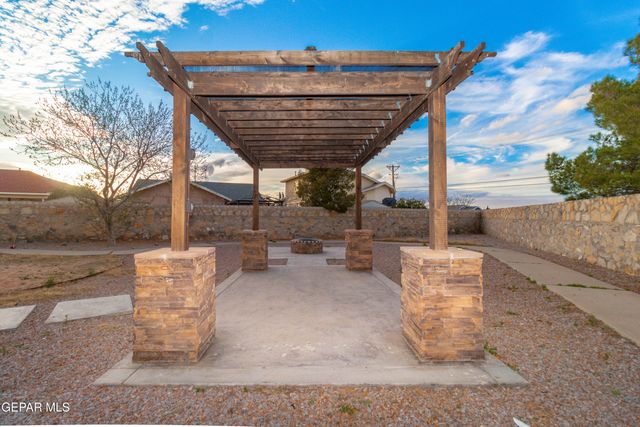 3313 Crown Hill Place, El Paso, TX 79936