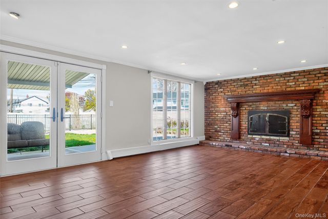 101 Jetmore Place, Massapequa, NY 11758