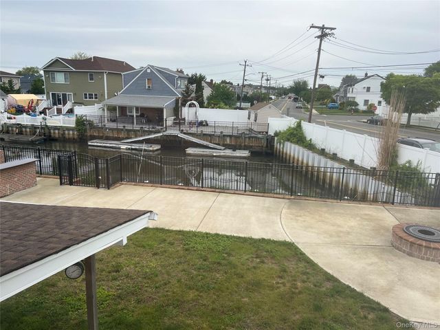 101 Jetmore Place, Massapequa, NY 11758