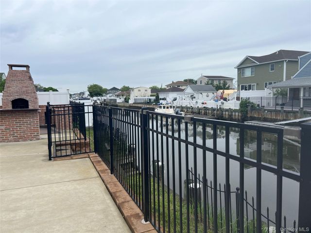101 Jetmore Place, Massapequa, NY 11758