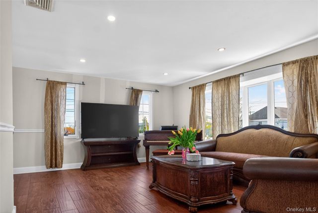 101 Jetmore Place, Massapequa, NY 11758