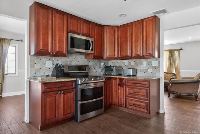 101 Jetmore Place, Massapequa, NY 11758