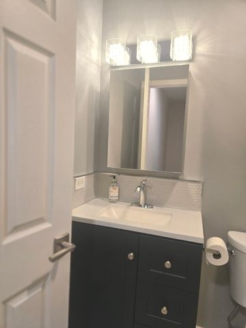 360 Inverrary Lane, Deerfield, IL 60015