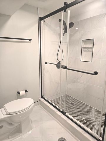 360 Inverrary Lane, Deerfield, IL 60015