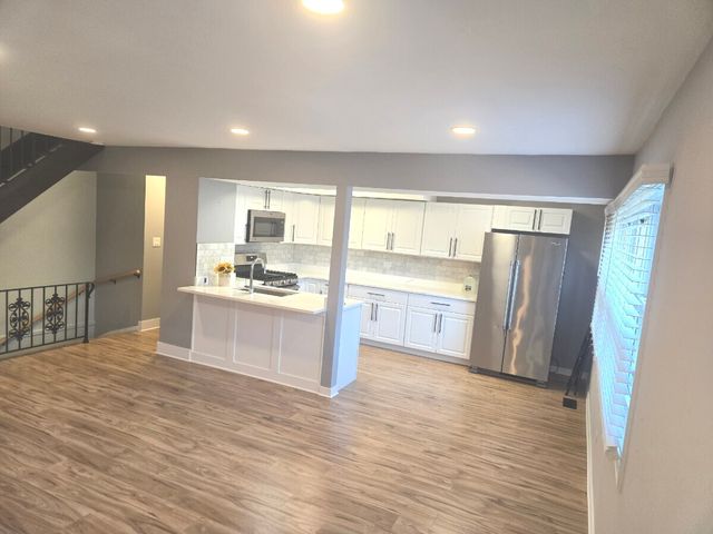 360 Inverrary Lane, Deerfield, IL 60015