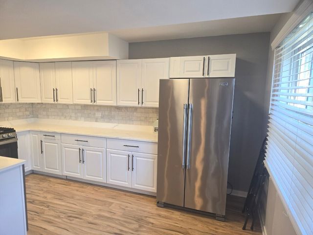 360 Inverrary Lane, Deerfield, IL 60015