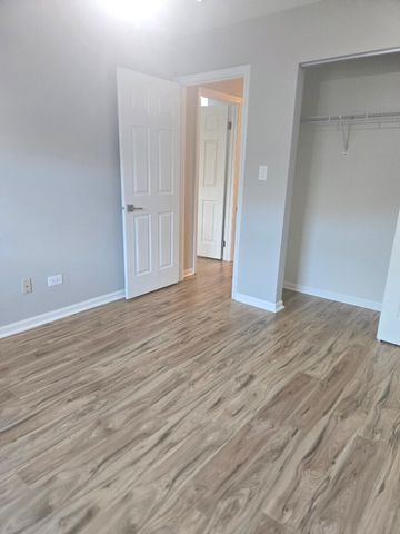 360 Inverrary Lane, Deerfield, IL 60015