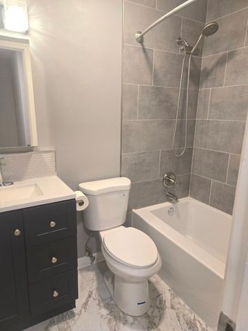 360 Inverrary Lane, Deerfield, IL 60015