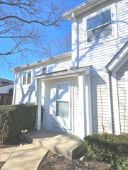 360 Inverrary Lane, Deerfield, IL 60015