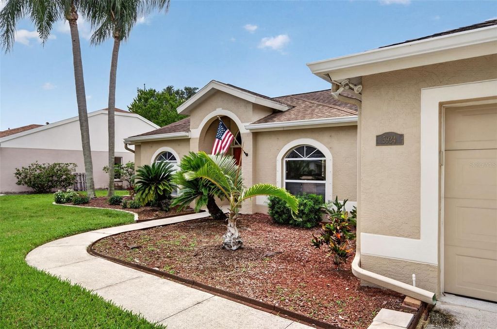 Image 3 of property listing at 5924 JAVA PLUM LANE, Bradenton, FL 34203