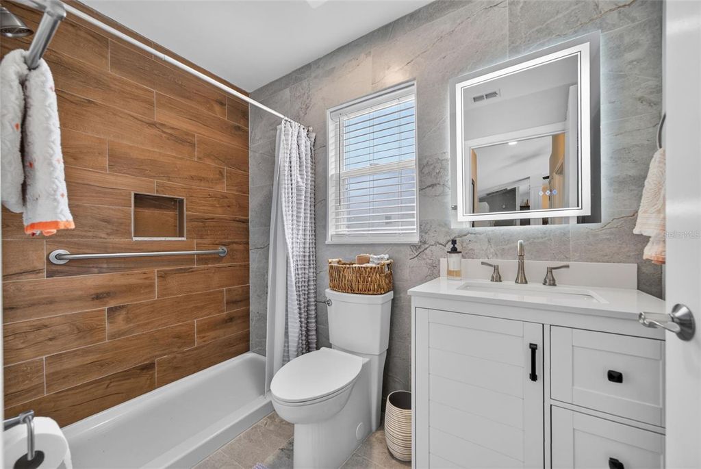 Image 40 of property listing at 5924 JAVA PLUM LANE, Bradenton, FL 34203