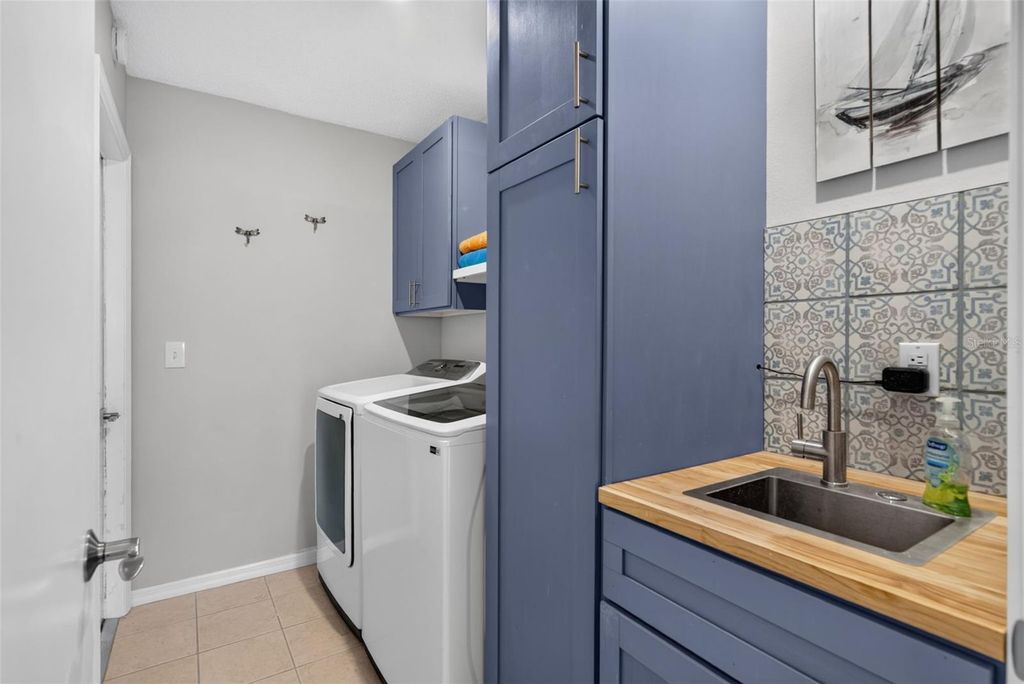 Image 41 of property listing at 5924 JAVA PLUM LANE, Bradenton, FL 34203