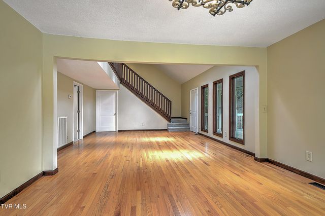 118 Melinda Lane, Johnson City, TN 37604
