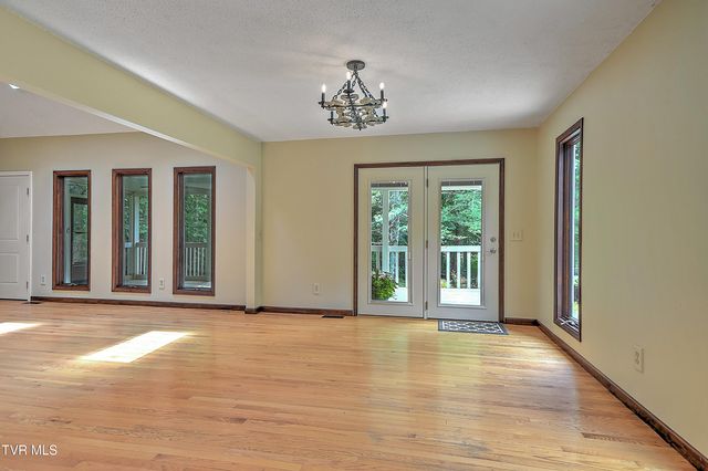 118 Melinda Lane, Johnson City, TN 37604