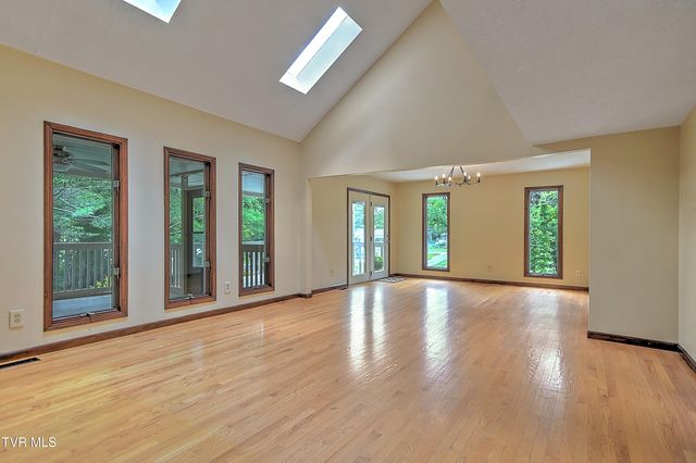 118 Melinda Lane, Johnson City, TN 37604