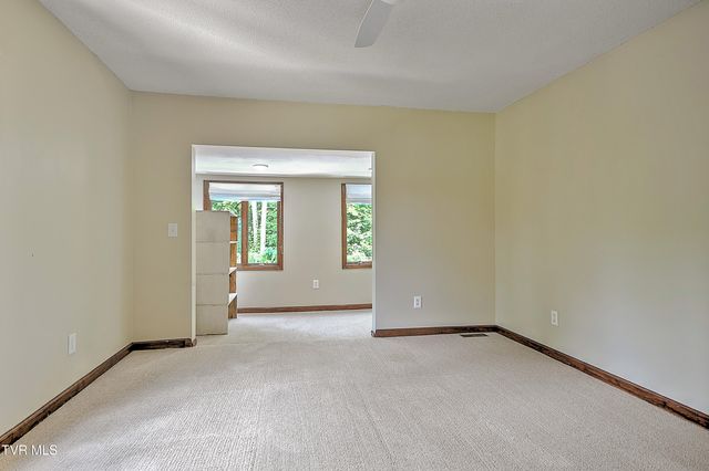 118 Melinda Lane, Johnson City, TN 37604