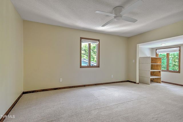 118 Melinda Lane, Johnson City, TN 37604