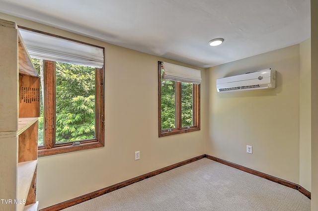 118 Melinda Lane, Johnson City, TN 37604