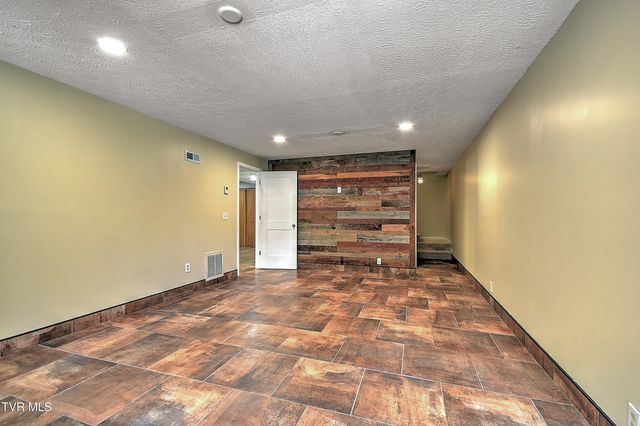 118 Melinda Lane, Johnson City, TN 37604