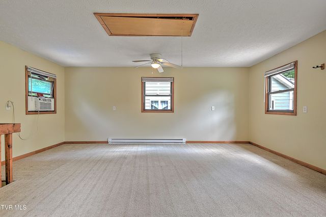 118 Melinda Lane, Johnson City, TN 37604