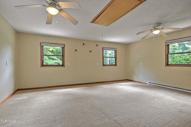 118 Melinda Lane, Johnson City, TN 37604