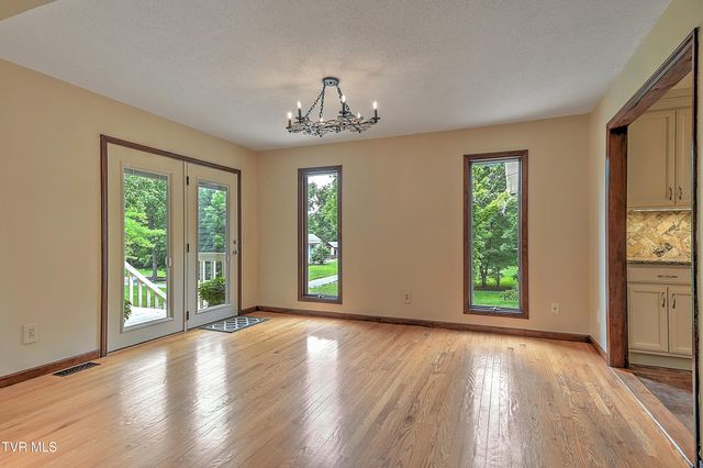 118 Melinda Lane, Johnson City, TN 37604