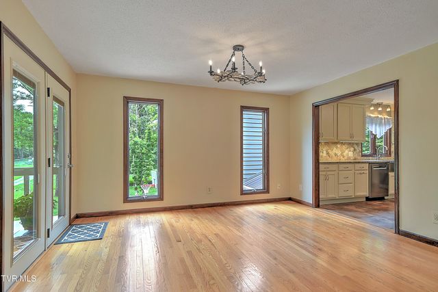 118 Melinda Lane, Johnson City, TN 37604