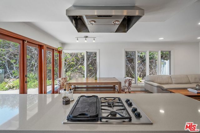 2529 Pesquera Drive, Los Angeles, CA 90049