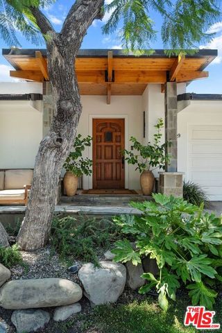 2529 Pesquera Drive, Los Angeles, CA 90049