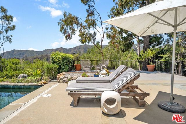 2529 Pesquera Drive, Los Angeles, CA 90049