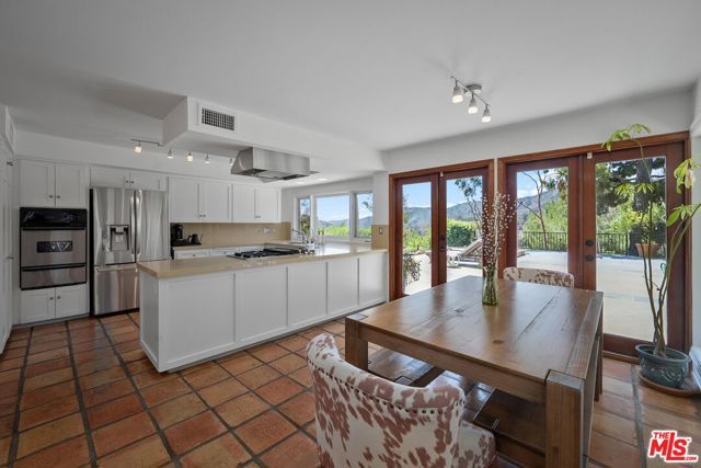 2529 Pesquera Drive, Los Angeles, CA 90049