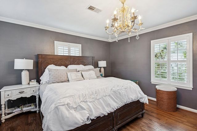 5659 Chevy Chase Drive, Houston, TX 77056