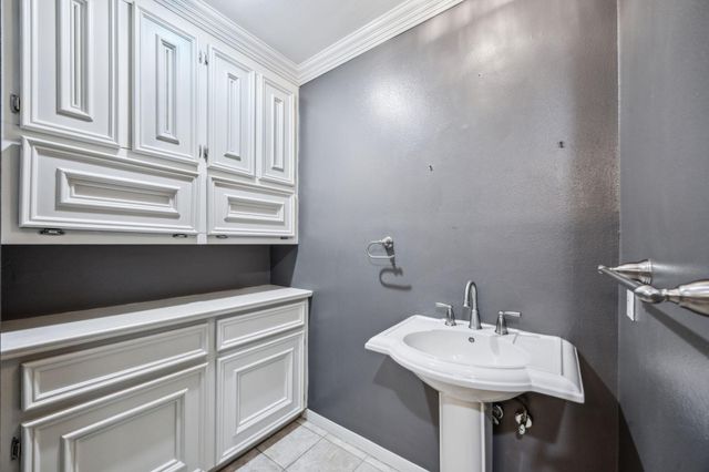 5659 Chevy Chase Drive, Houston, TX 77056