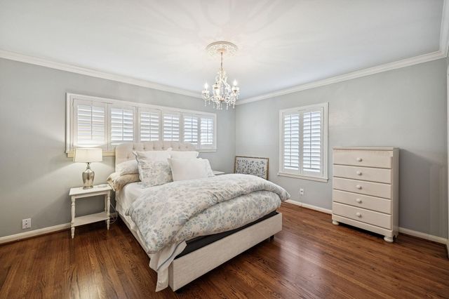 5659 Chevy Chase Drive, Houston, TX 77056