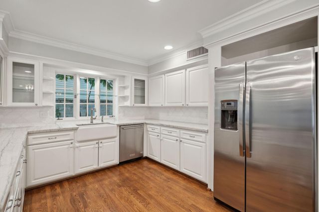 5659 Chevy Chase Drive, Houston, TX 77056