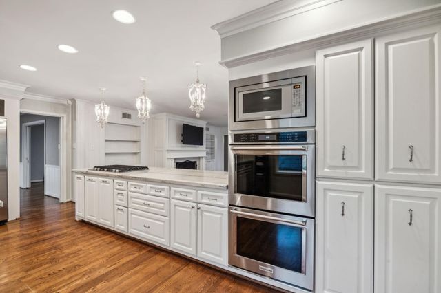 5659 Chevy Chase Drive, Houston, TX 77056