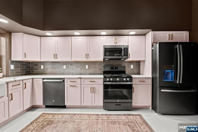 20 Reservoir Avenue, Jersey City, NJ 07307