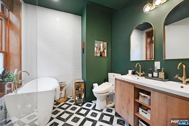 20 Reservoir Avenue, Jersey City, NJ 07307