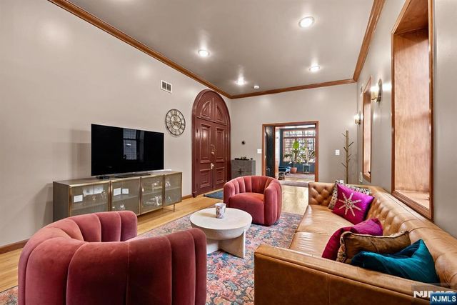 20 Reservoir Avenue, Jersey City, NJ 07307