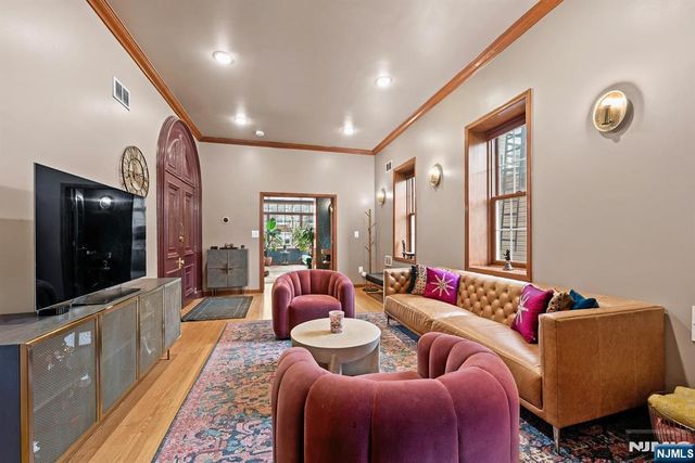 20 Reservoir Avenue, Jersey City, NJ 07307