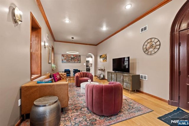 20 Reservoir Avenue, Jersey City, NJ 07307