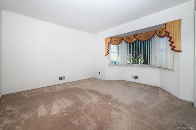 73 Kensington Oval, New Rochelle, NY 10805